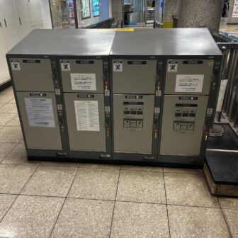 栄駅　南階段　コインロッカー